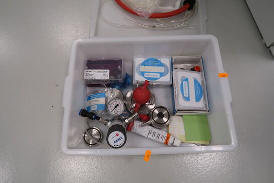 Kasse med div. Regulatorer SPECTRON EXACT m.m.