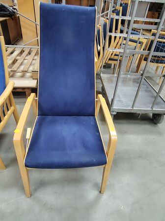 Indstillelig stol med høj ryg