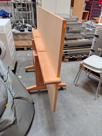 Spisebord med kork bordplade 