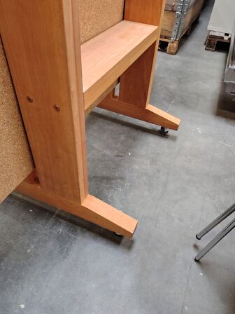 Spisebord med kork bordplade 