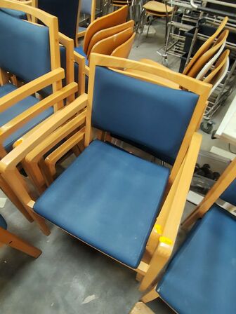 Syv konferencestole med armlæn