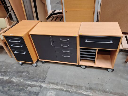 Tre kontorskabe, assorterede