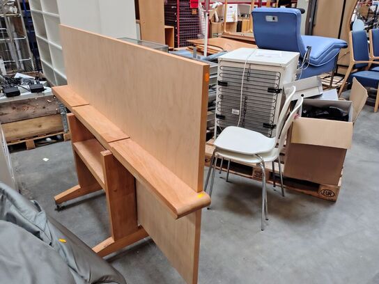 Spisebord med kork bordplade 