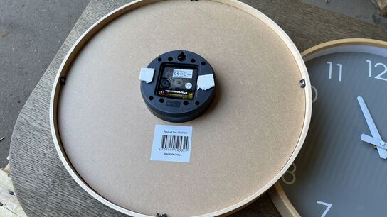 3 Vægure + DAB Radio