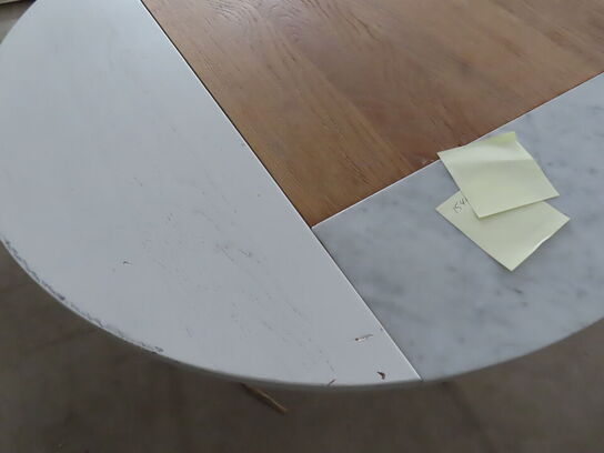 Sofabord i Marmor og træ - Ø80cm.