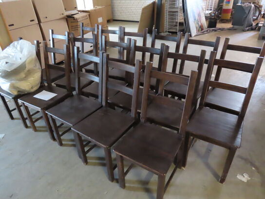 17 stk stole og 11 stk. hynder