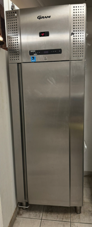 Køleskab GRAM