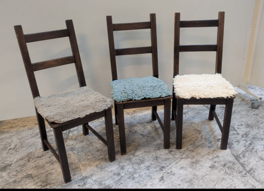 17 stk stole og 11 stk. hynder