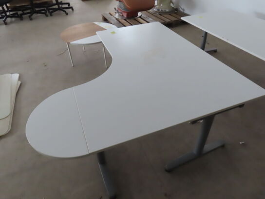 Skrivebord 160x150/80 (højdejusterbar)