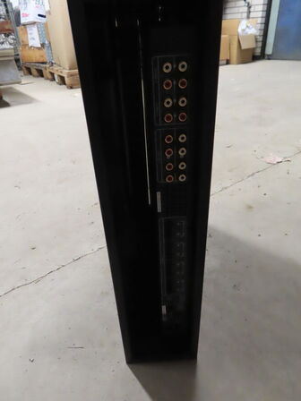 Rack med forstærker og mixer BEHRINGER