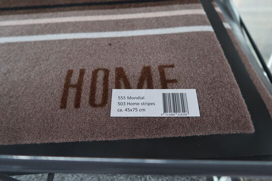 Hylde med dørmåtter