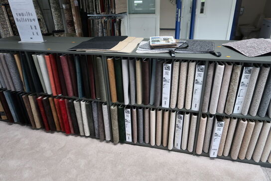 4 stk. reoler med div. Prøver samt skab