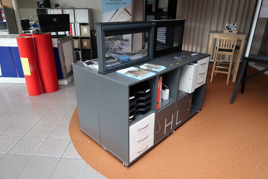 4 stk. reoler med indhold