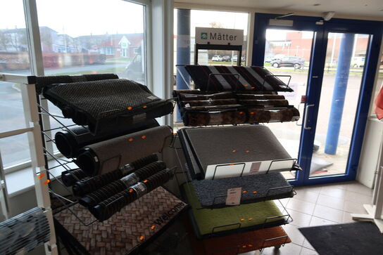 2 stk. stativer uden indhold