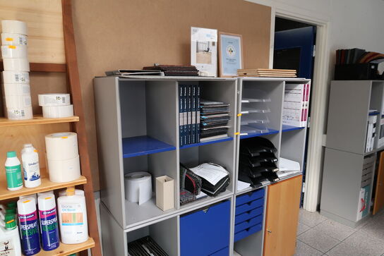 4 stk. reoler uden indhold