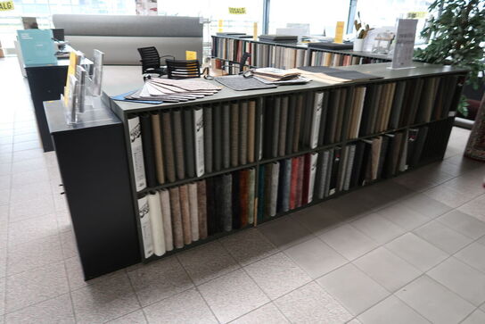 4 stk. reoler med div. Prøver samt skab