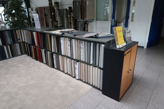 4 stk. reoler med div. Prøver samt skab