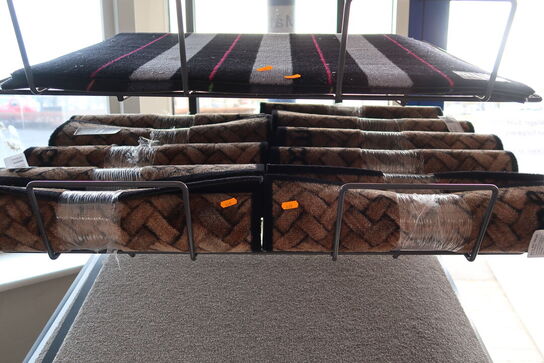 Hylde med dørmåtter