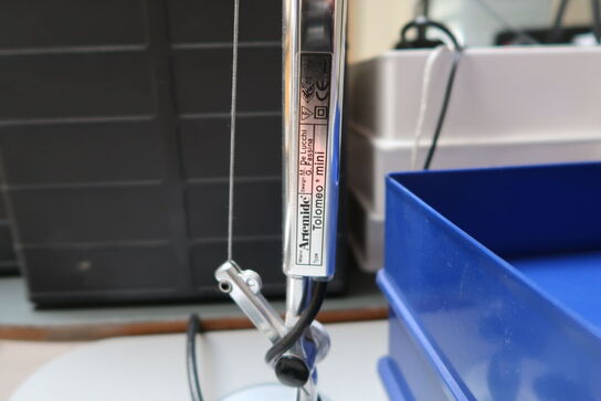 El. hæve/sænke skrivebord uden indhold samt skuffemodul og kontorstol