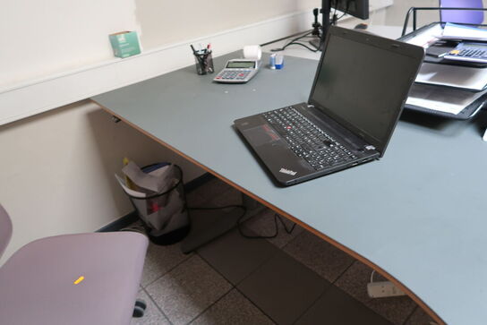 El. hæve/sænke skrivebord uden indhold samt skuffemodul