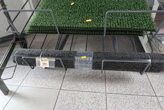 Hylde med dørmåtter