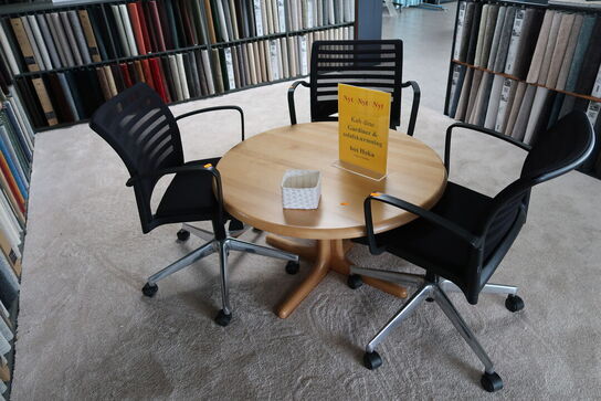 Bord med 3 stk. stole