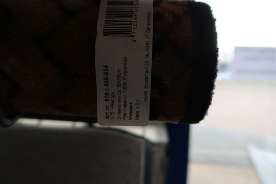 Hylde med dørmåtter