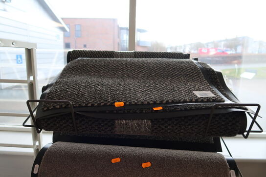 Hylde med dørmåtter