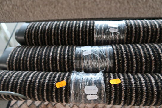 Hylde med dørmåtter