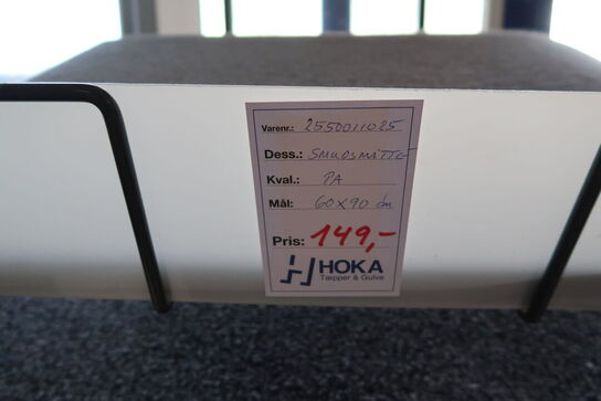 Hylde med dørmåtter