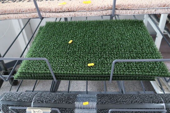 Hylde med dørmåtter