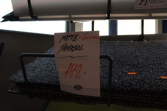 Hylde med dørmåtter