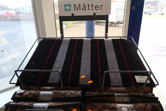 Hylde med dørmåtter