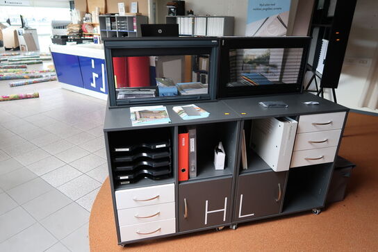 4 stk. reoler med indhold