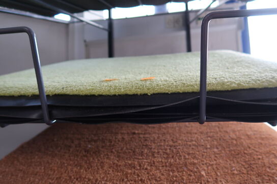 Hylde med dørmåtter