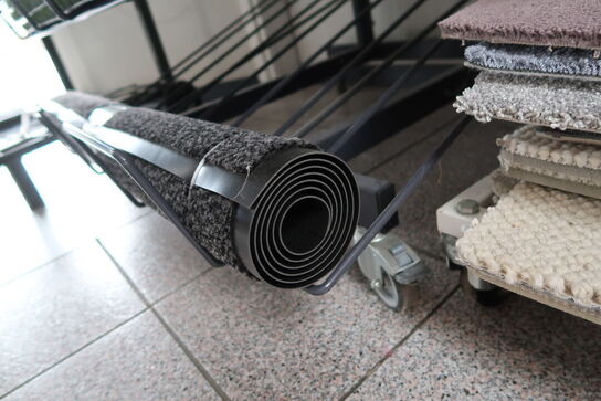 Hylde med dørmåtter