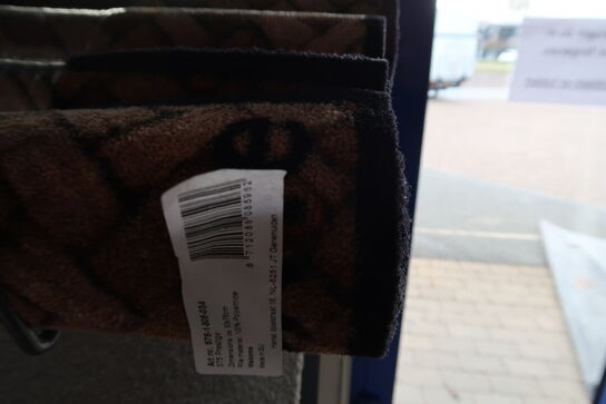 Hylde med dørmåtter