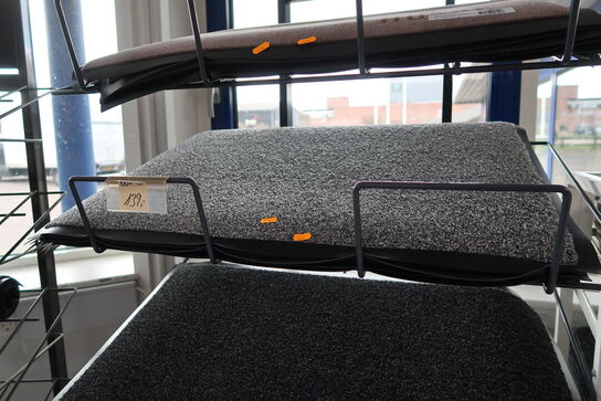 Hylde med dørmåtter