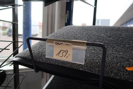 Hylde med dørmåtter