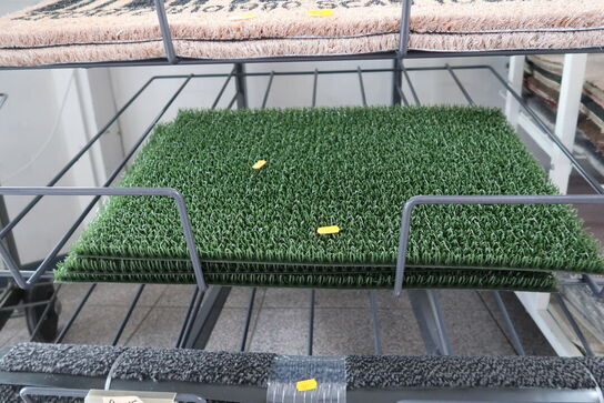 Hylde med dørmåtter