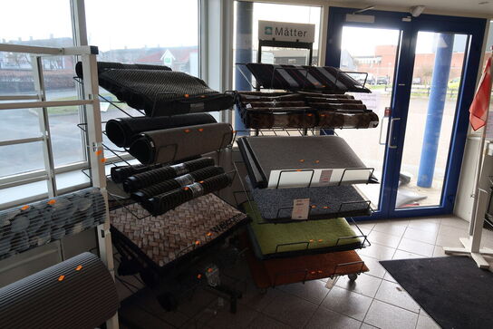 2 stk. stativer uden indhold