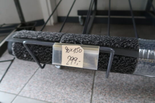 Hylde med dørmåtter