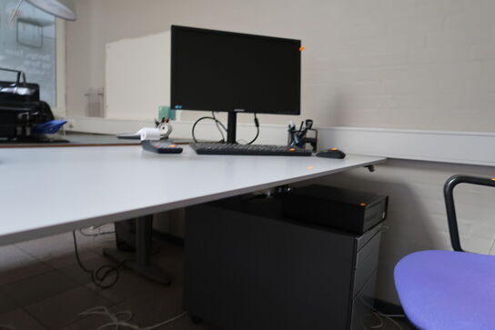 El. hæve/sænke skrivebord uden indhold samt skuffemodul og kontorstol