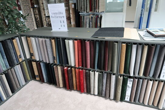 4 stk. reoler med div. Prøver samt skab