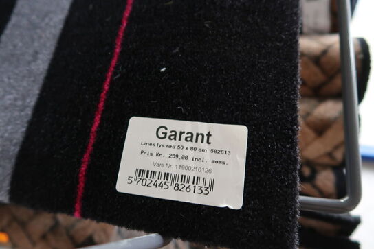 Hylde med dørmåtter