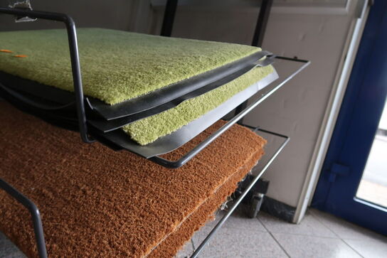 Hylde med dørmåtter