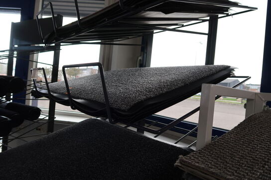 Hylde med dørmåtter