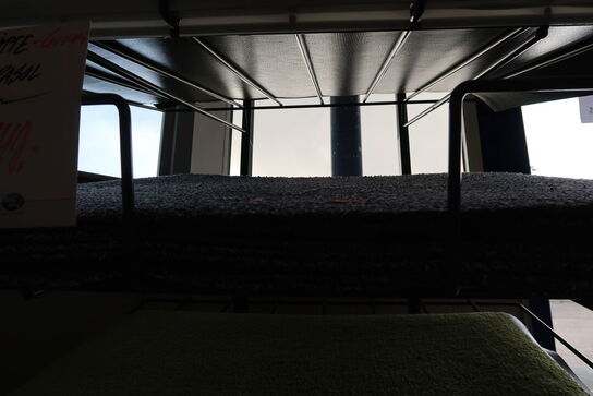 Hylde med dørmåtter