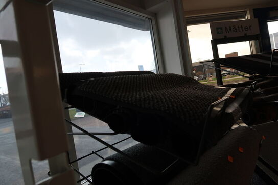 Hylde med dørmåtter