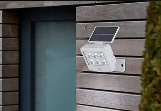 2 stk. briloner led-udendørslampe med solcelle krom(ubrugt)